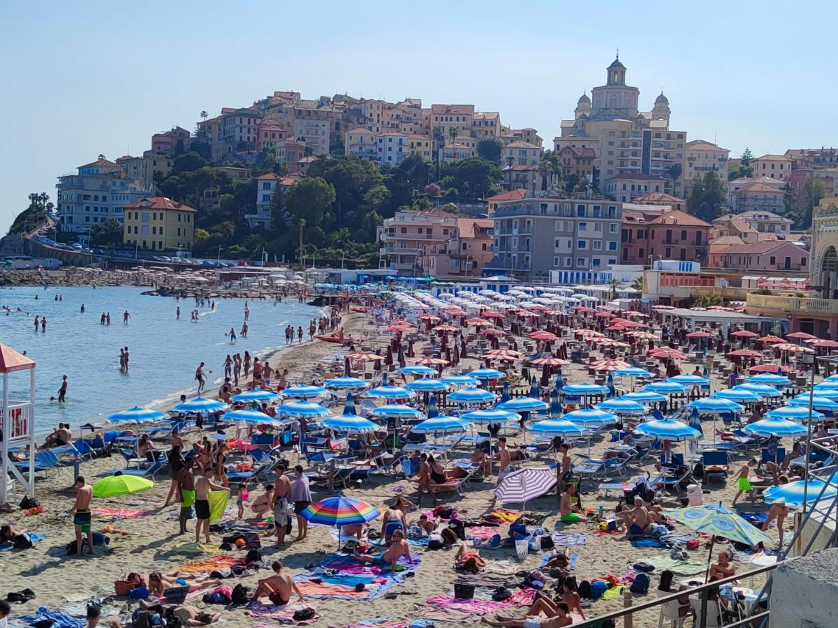 Incantevole appartamento sul mare - Borgo Marina Imperia Camera foto