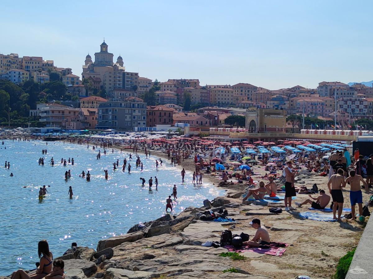 Incantevole appartamento sul mare - Borgo Marina Imperia Camera foto